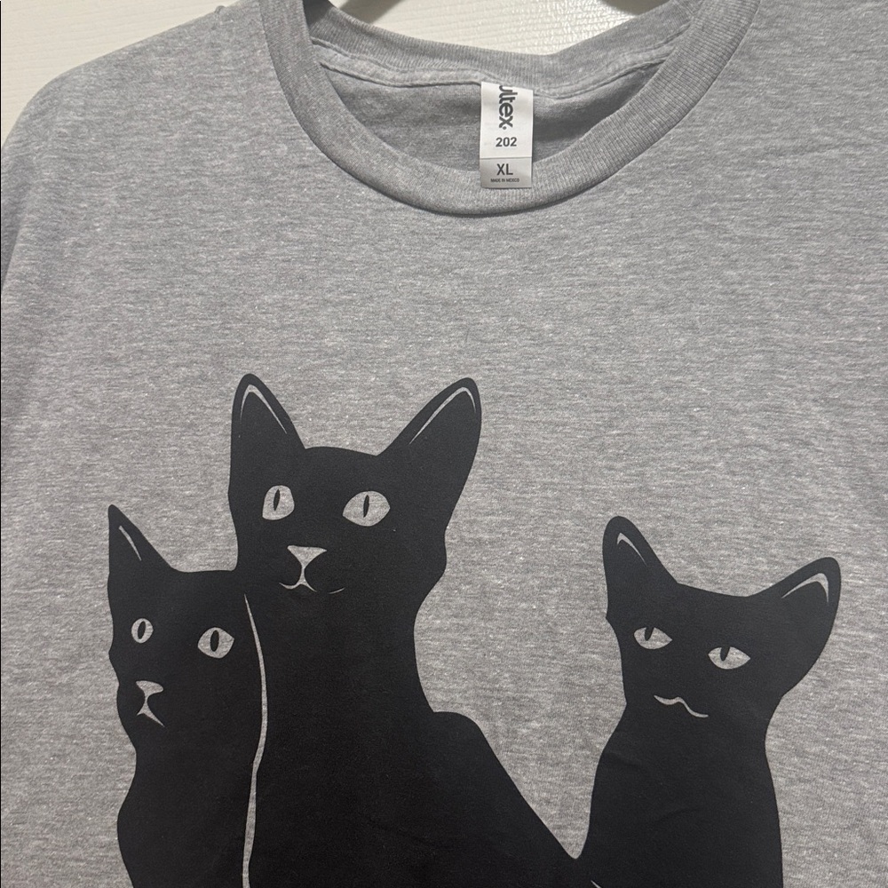 Black Cats T-Shirt - Picture 2 of 3